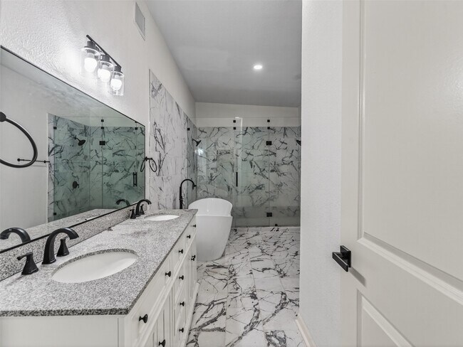 Building Photo - 11515 Iberia Dr