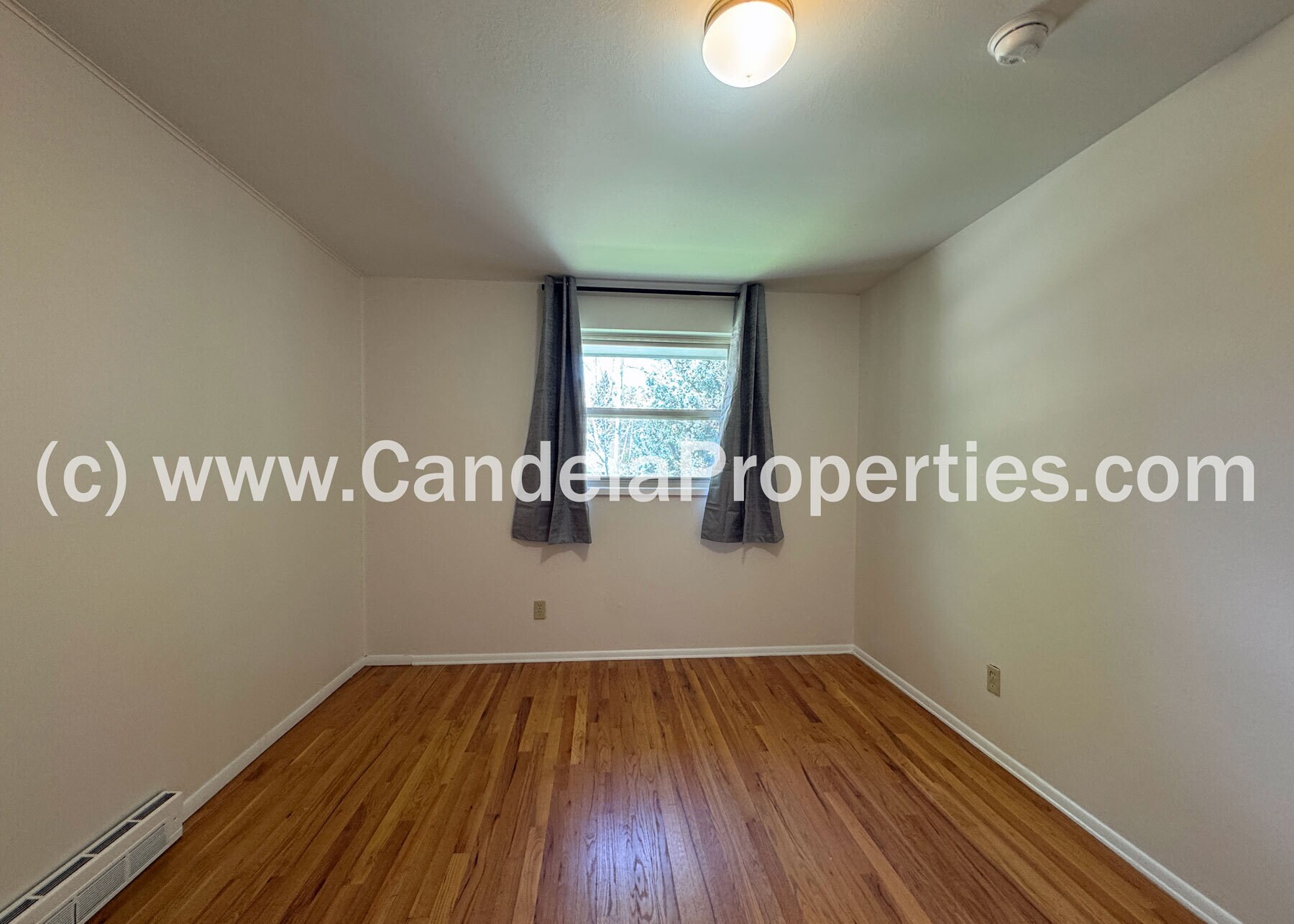 Building Photo - 1021 Adams Dr