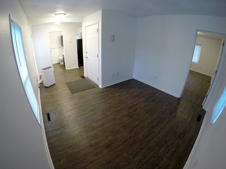 Open concept living area - 101 Parkway Ave