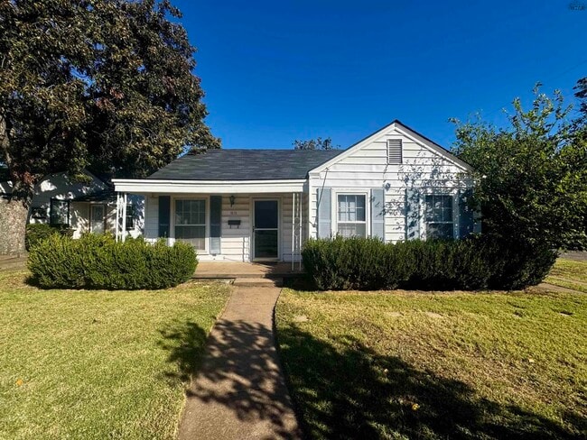 Primary Photo - 1816 Wilson Ave