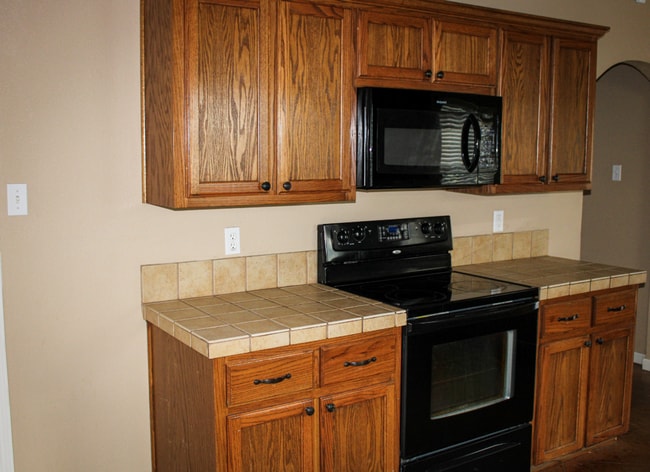 Building Photo - 208 Garden Dr