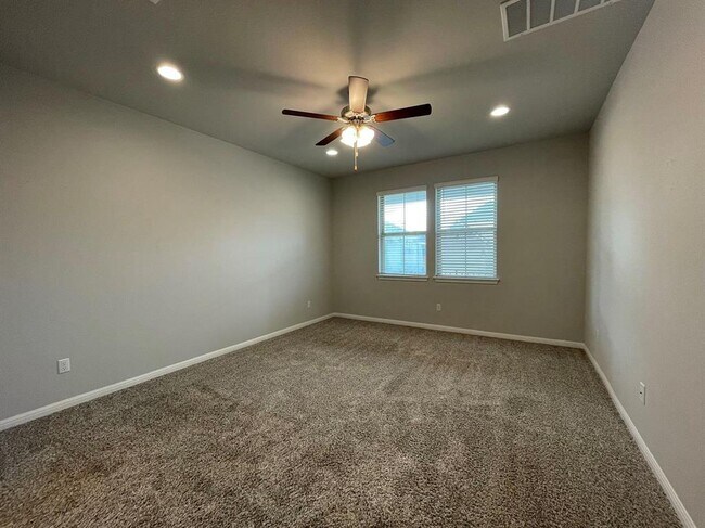 Building Photo - 1029 Kerrwood Wy
