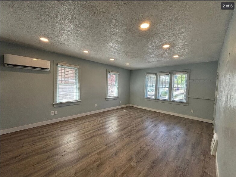 Living Room - 428 N 10th Ave