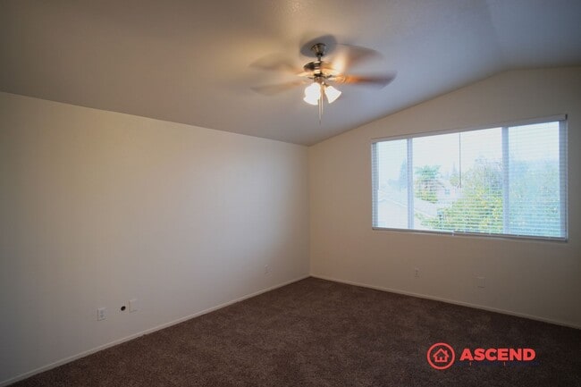 Building Photo - Move-in Ready 2 Story Home in Desirable Neighborhood!