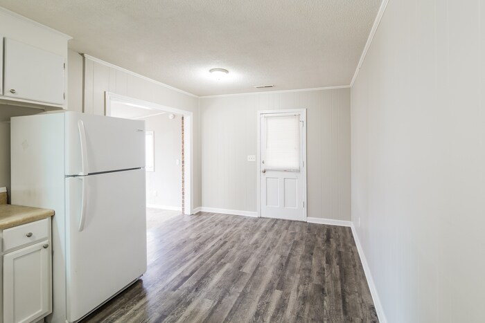 Building Photo - 2621 Myrtis Ln