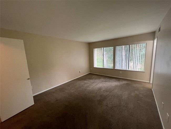 Building Photo - 765 Knollwood Ln