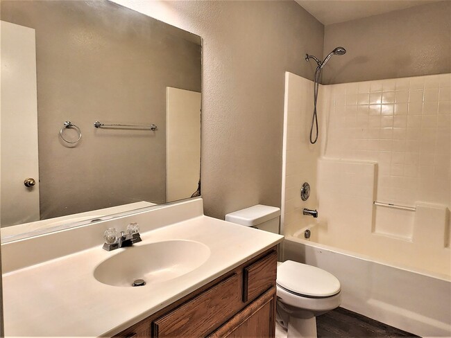 Building Photo - Great Single Story Home McVicker Canyon Hi...