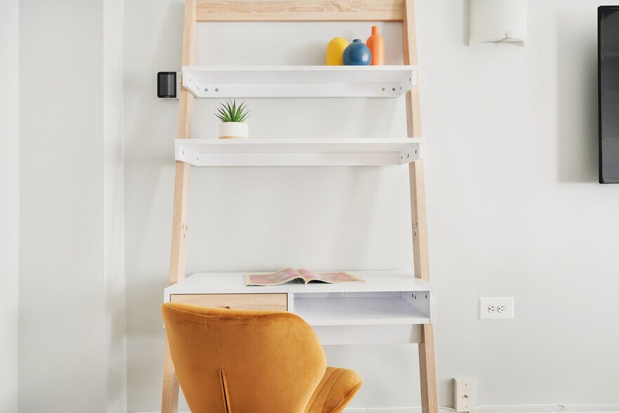 Building Photo - 240 W 73rd St