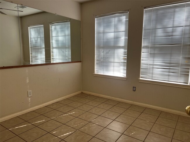 Building Photo - 6903 Kettlemar Dr