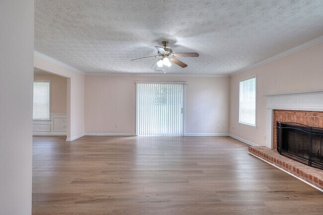 Building Photo - 665 Walnut Creek Dr NW
