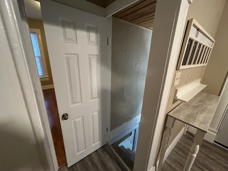 Building Photo - 1108 E Main St