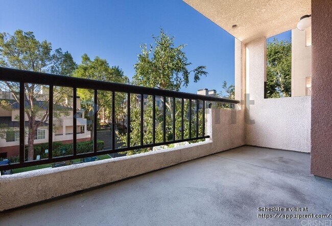 Building Photo - 5500 Owensmouth Ave