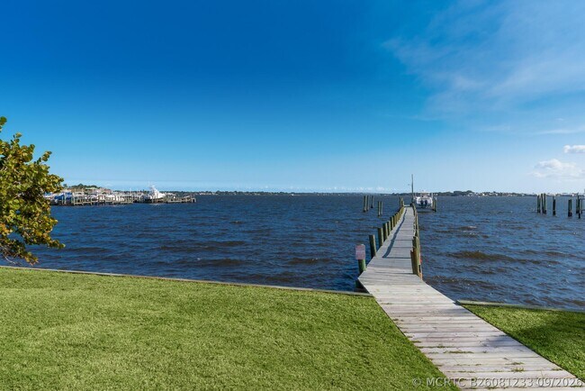 Building Photo - 1712 Sea Horse Pl