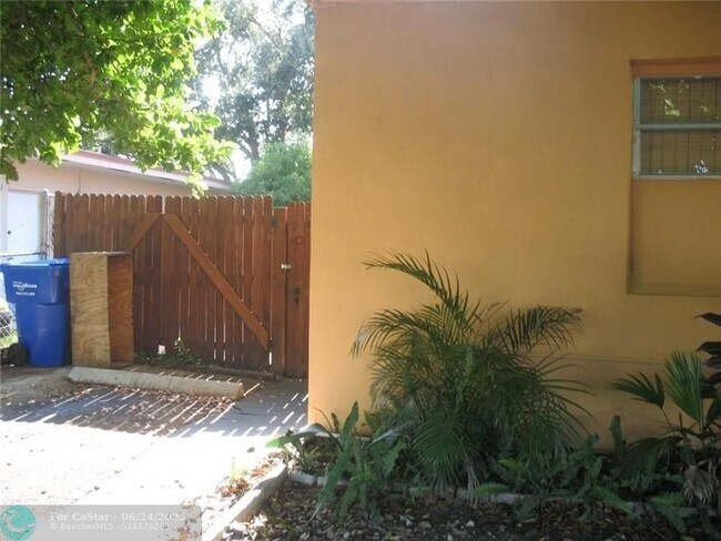 Building Photo - 2000 Rodman St