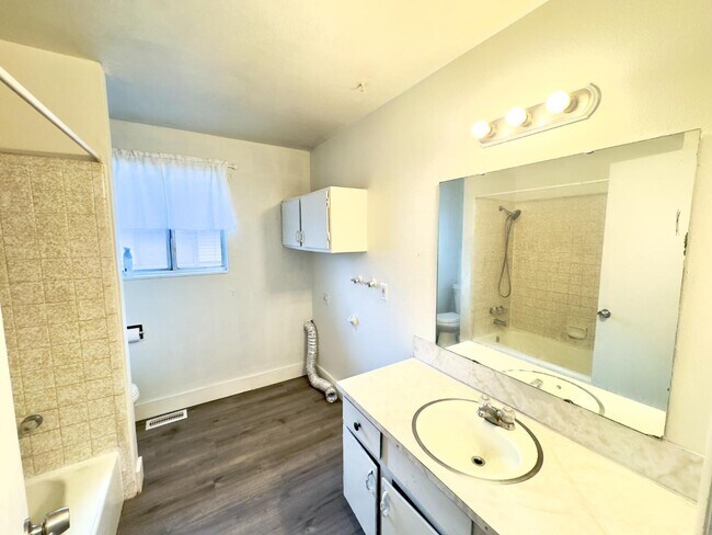 Building Photo - 173 S 900 W