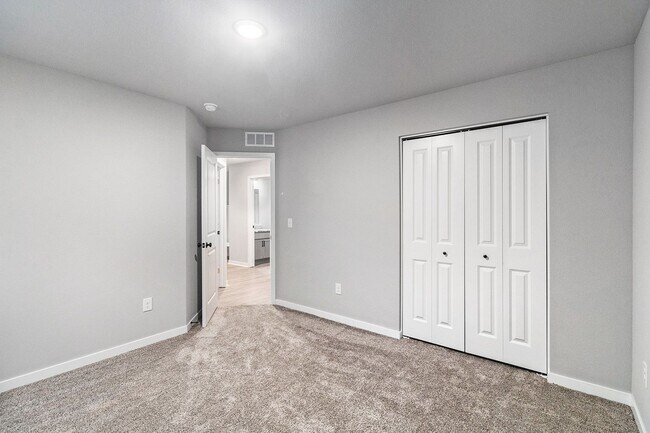 Building Photo - Brand New 5 Bedroom Condo!