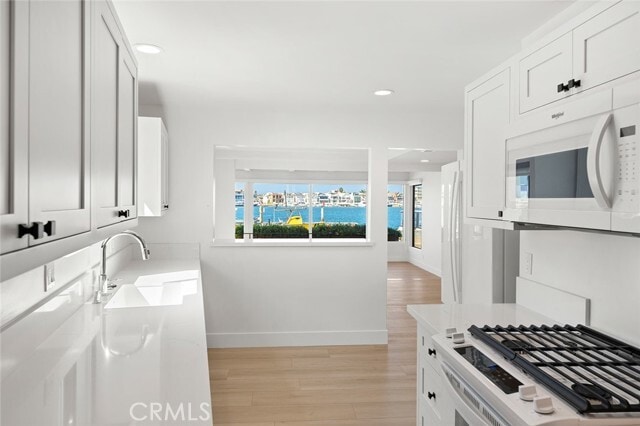 Building Photo - 404 S Bay Front