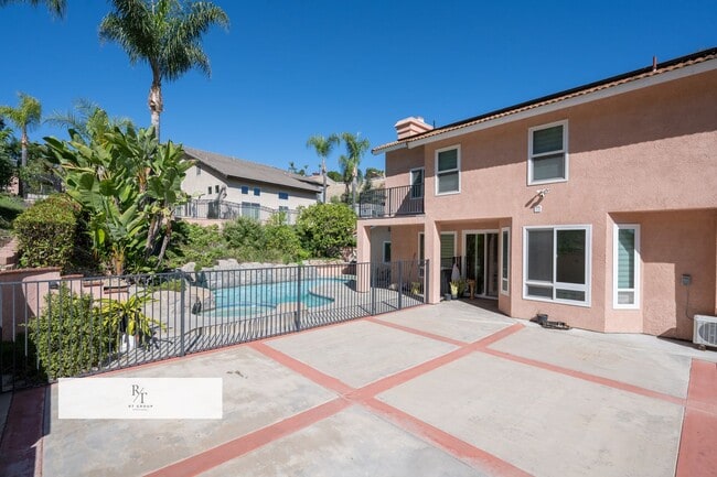 Building Photo - Stunning Remodeled Home in Walnut Valley U...