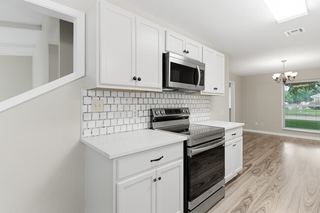 Building Photo - 445 Longmeadow Dr