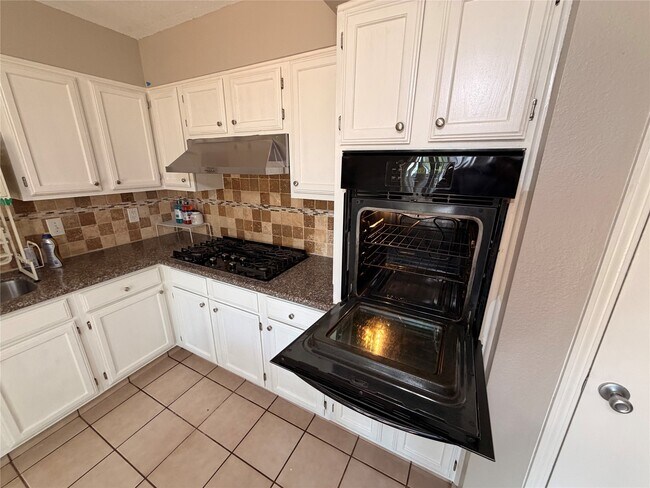 Building Photo - 3227 Glade Springs Dr