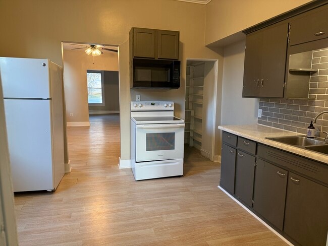 Building Photo - 262 Fond du Lac Ave