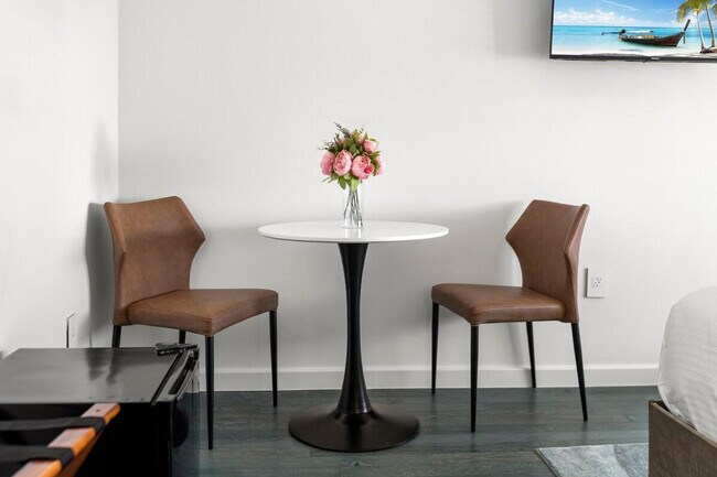 Building Photo - 1700 Alton Rd