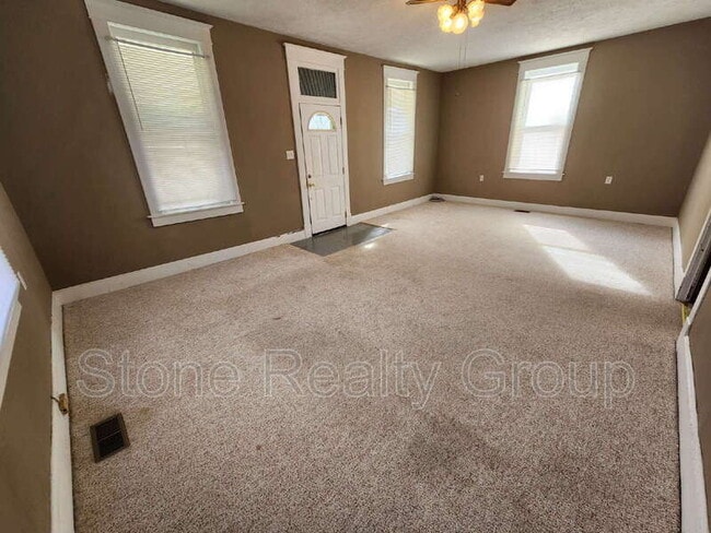 Building Photo - 706 N Erie St