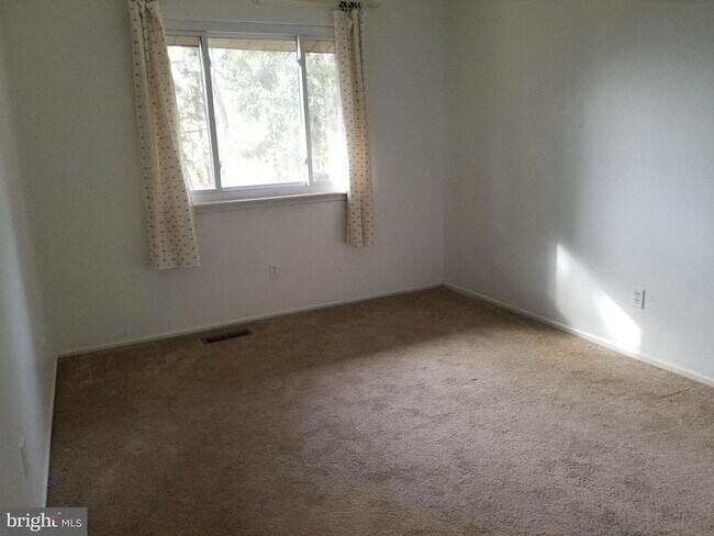 Building Photo - 1005 Worthington Dr