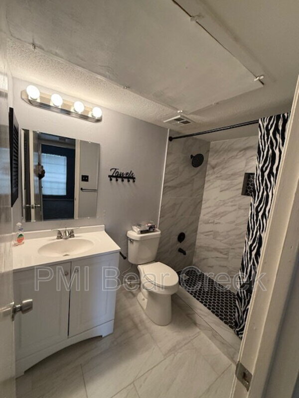Building Photo - 9550 Deering Dr