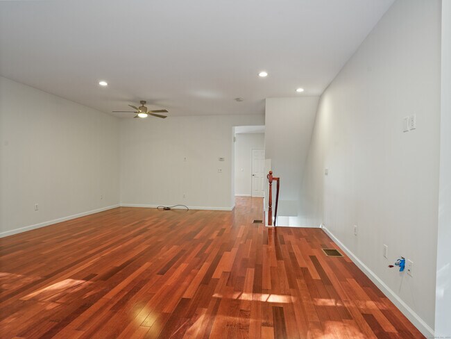 Building Photo - 16 Warrington Round