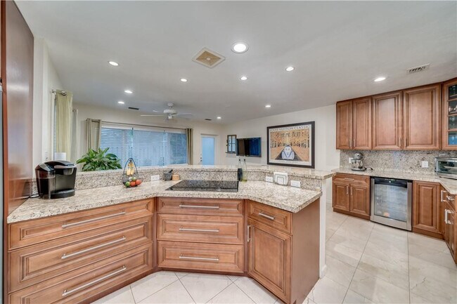 Building Photo - 1728 NE 16th Ave