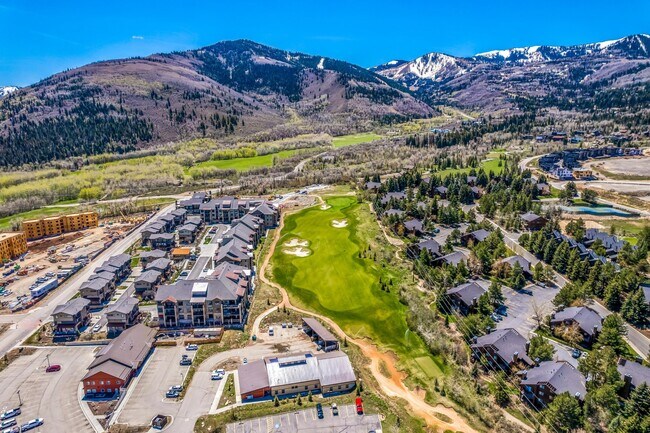 Building Photo - 3751 Blackstone Dr