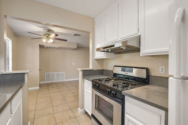 Building Photo - 4860 Nara Vista Way