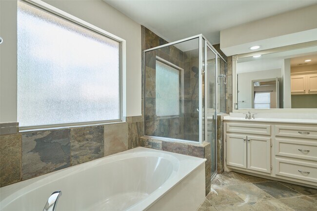 Building Photo - 13613 Vail Dr
