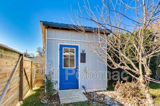 Building Photo - 1915 Henry Rd