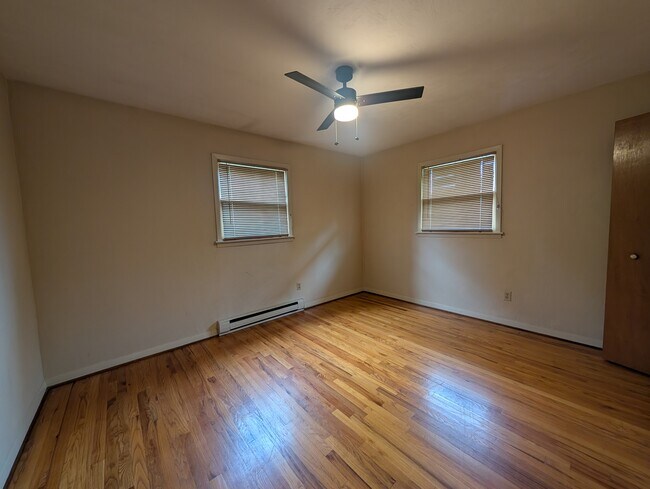 Building Photo - 180 Lenor Dr