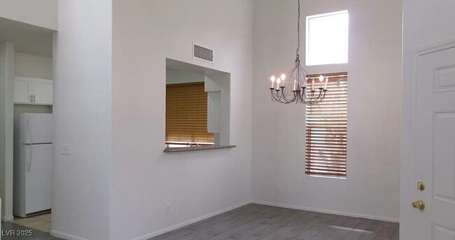 Building Photo - 1200 Valerio Ln