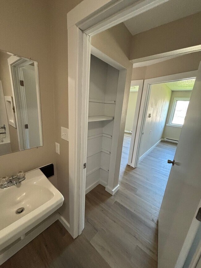 Building Photo - Fairview Apartments