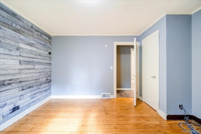 Building Photo - 351 US-209