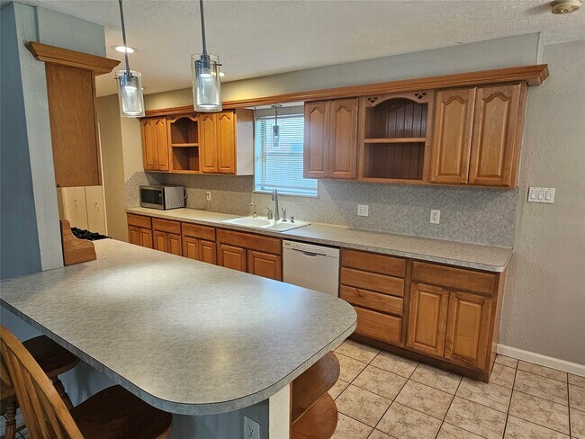 Building Photo - 2701 Henderson Ln