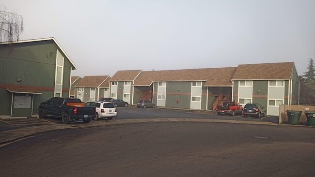 Building Photo - 146 NE Atkinson Ct