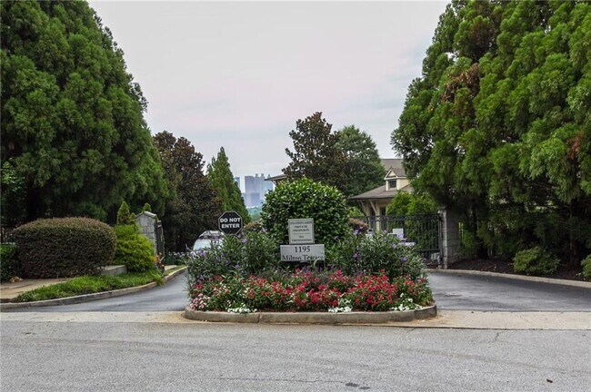 Building Photo - 1108 Milton Terrace SE