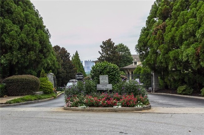 Building Photo - 1195 Milton Terrace SE