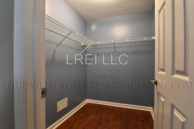 Building Photo - 4625 Oak Pointe Dr