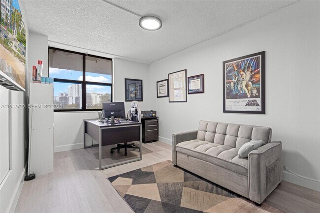 Building Photo - 3375 N Country Club Dr