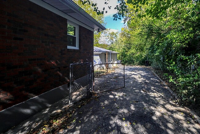 Building Photo - 3 Bedroom; 1 Bath; Ranch Home