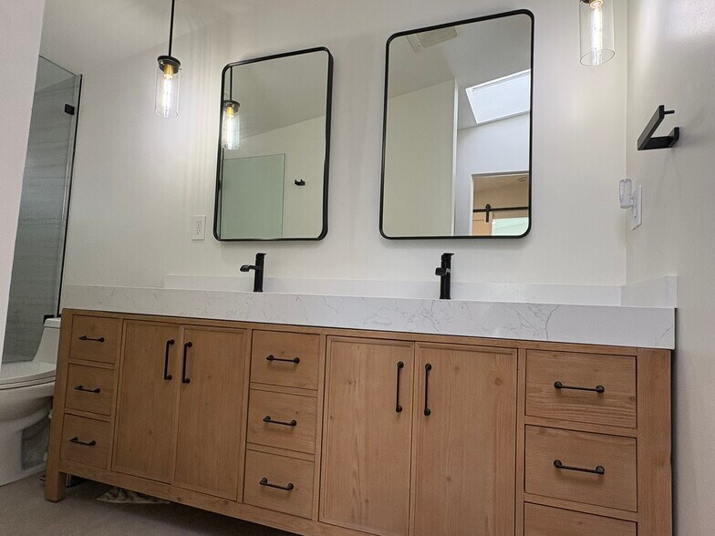 Building Photo - 4236 Ellenita Ave