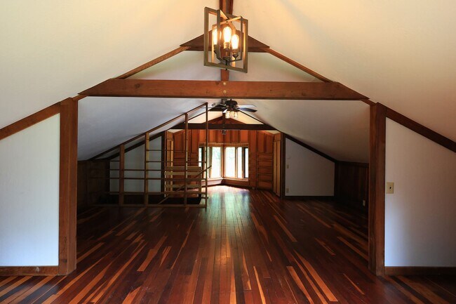 Building Photo - 4452 Greenwood Heights Dr