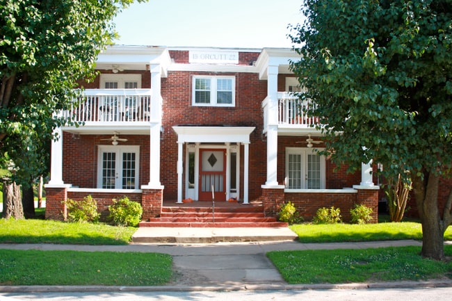 Building Photo - 1320 E 17th St