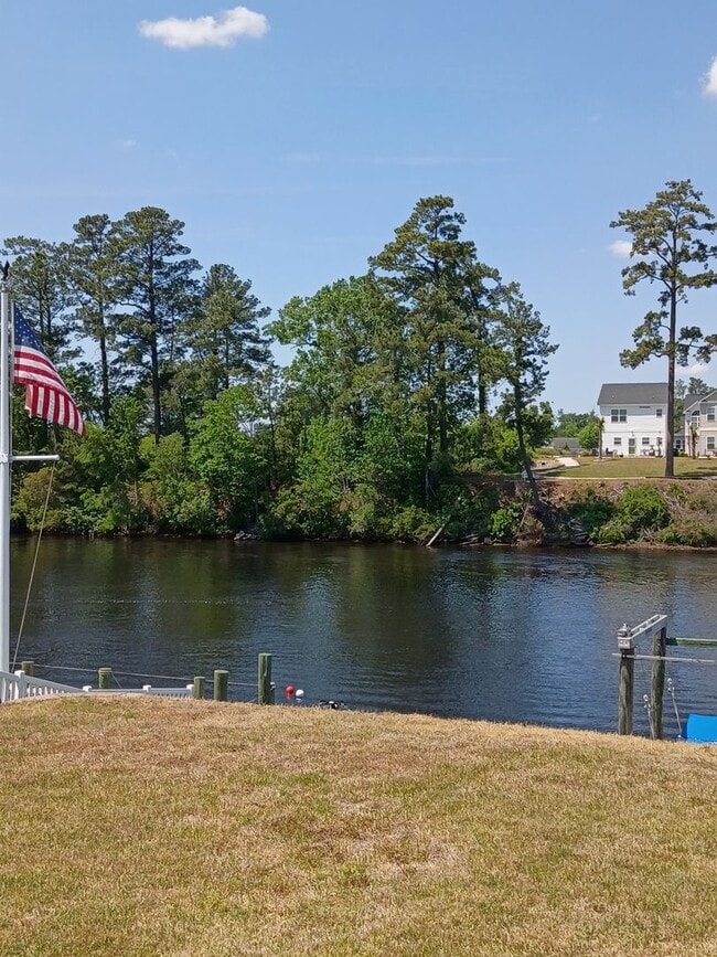 Building Photo - BRIDGEPORT